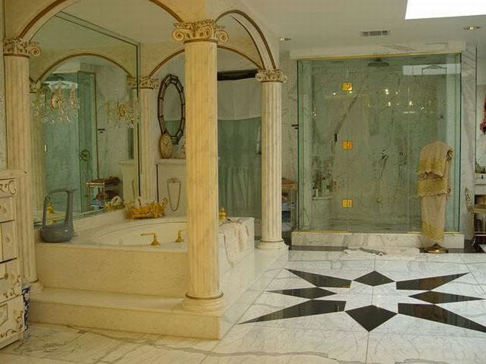 Who Lives in This House? (13 pics)