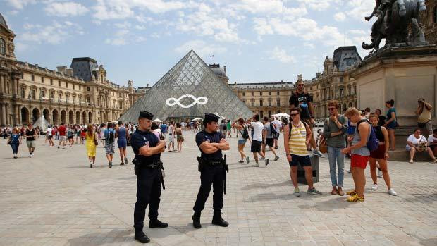 tấn công, du khách, Paris, Trung Quốc, tăng cường an ninh