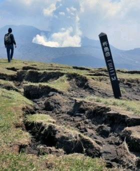 山に亀裂が走る 熊本 阿蘇 地震の影響で神社も崩壊 登山にまつわるあれこれ 北アルプス 八ヶ岳