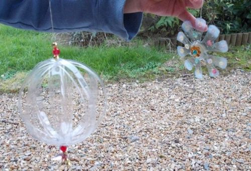 Boule De Noel Avec Des Bouteilles En Plastique Atelier Deco Noel Etoile Et Boules En Bouteille Plastique Chez Mamigoz