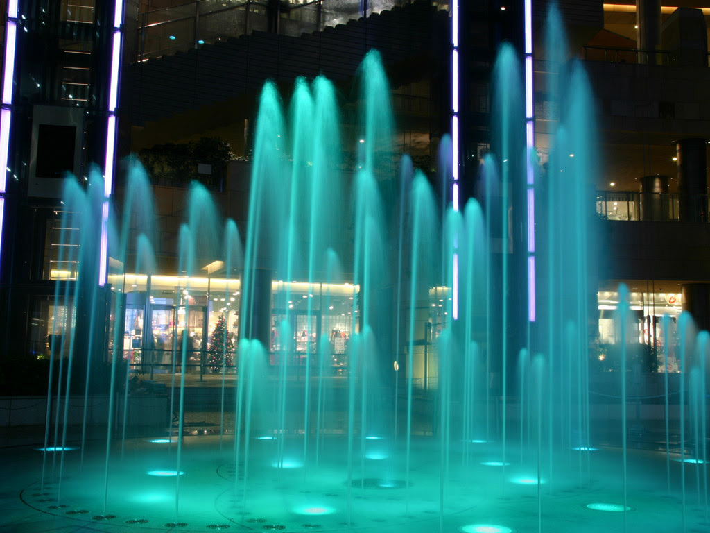 ライトアップされた噴水 写真素材無料壁紙