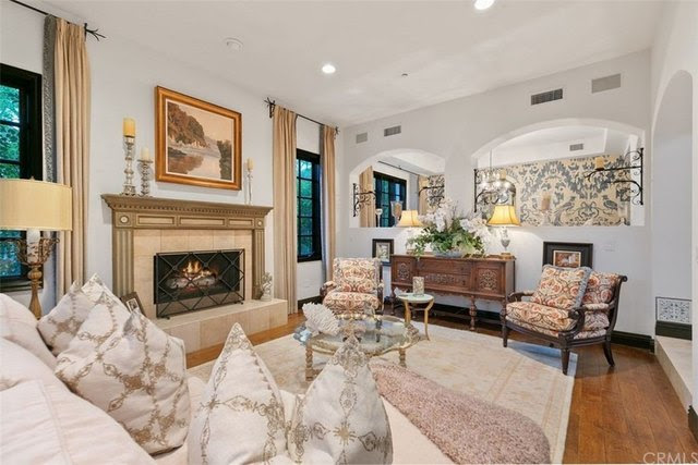 Living room Vicki Gunvalson house OC
