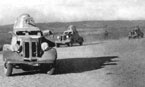 Uma coluna de veículos blindados de reconhecimento BA-20 da 1ª Divisão Blindada do Exército Vermelho.  Frente Norte, julho de 1941