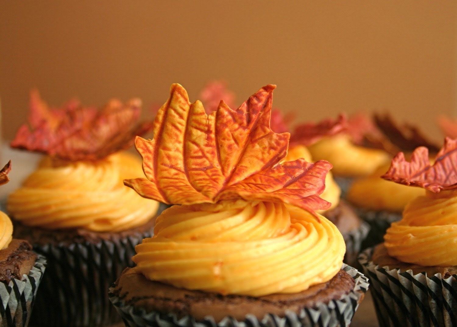 Edible Petite Sugar Fall Leaves  2 dozen