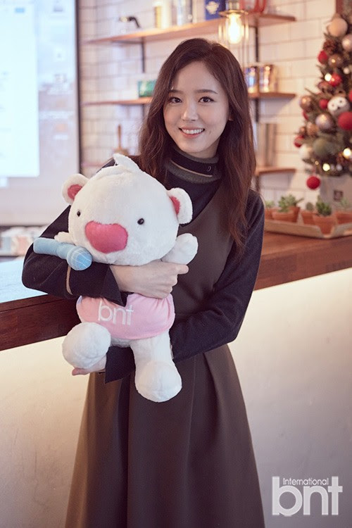 Foto Kang Han Na di Majalah BNT International Edisi 