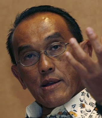 http://tragedilapindo.files.wordpress.com/2009/05/aburizal-bakrie4.jpg