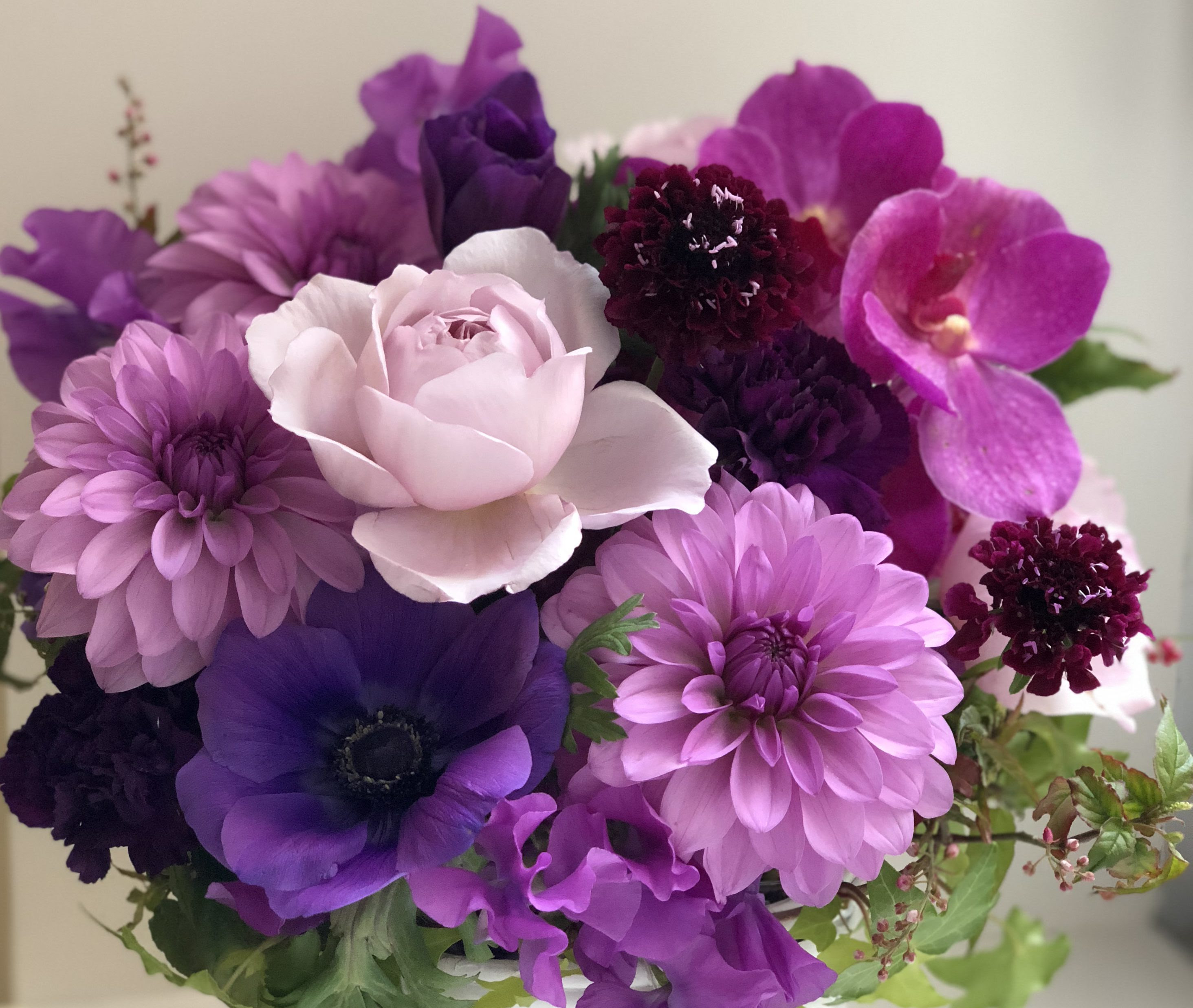 古希のお祝いに贈る花は縁起の良い濃い紫色を入れて Florist Irie Official Blog