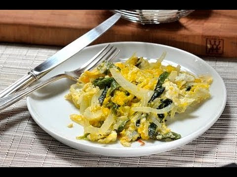 Huevos con rajas de chile chilaca - YouTube