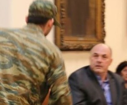 Βόλος: Οι... στρατιώτες που άφησαν άφωνο τον Αχιλλέα Μπέο - Οι ατάκες τους τίναξαν στον αέρα το δημοτικό συμβούλιο (Βίντεο)!