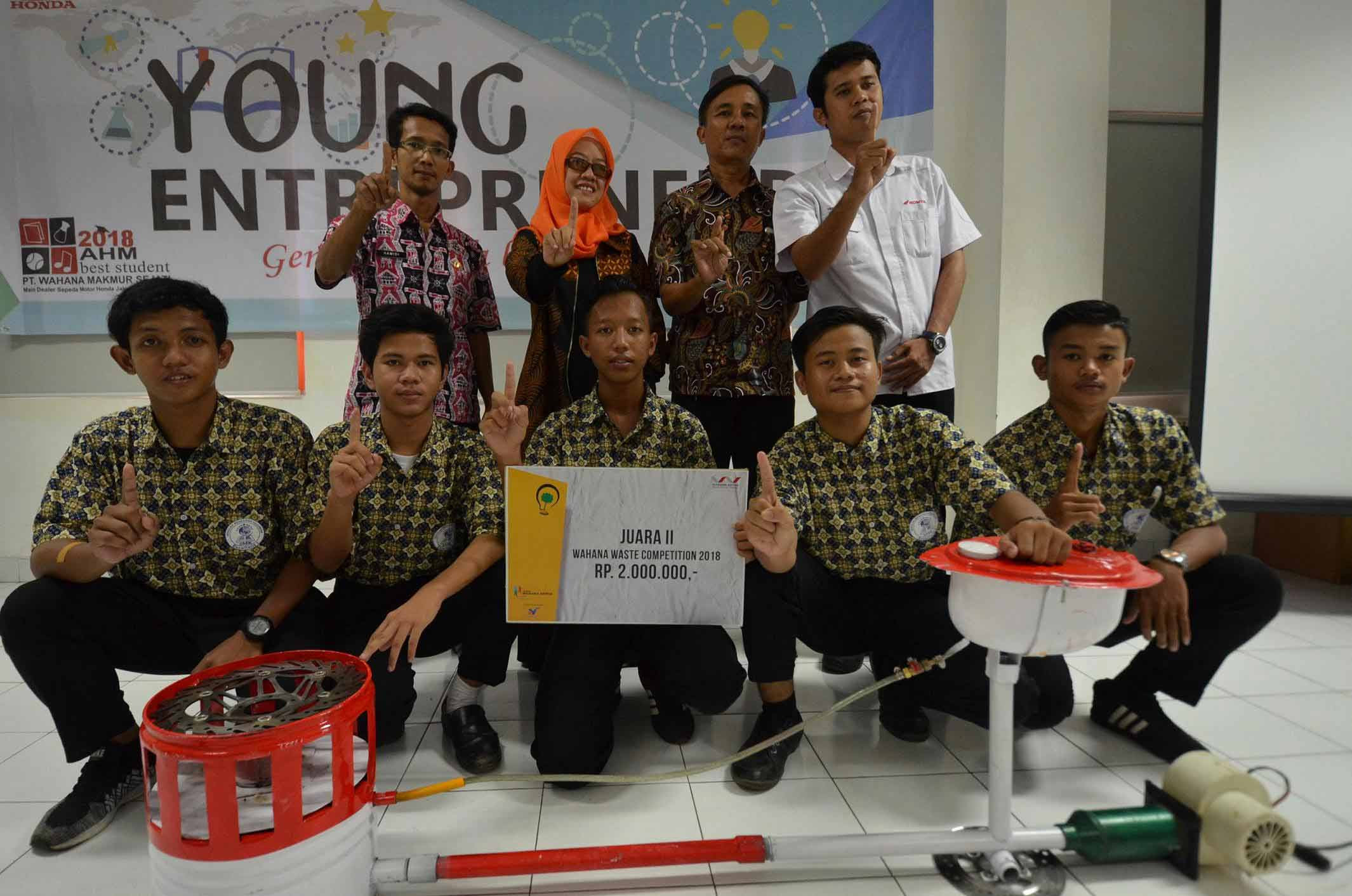 SMK Binaan Honda sulap Limbah Bengkel jadi Barang SMK Binaan Honda sulap Limbah Bengkel jadi Barang