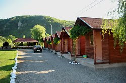 Camping Cascada Crisului, Vadu Crisului (E60/DN1 Oradea-Cluj)
