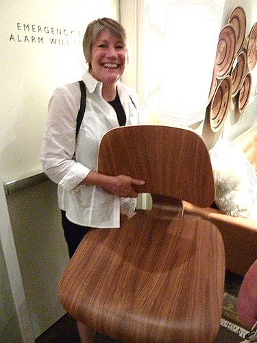 P1020383-2010-05-03-Modern-Atlanta-10-RoomBoard-Eames-After-Talk-Chair-For-Autograph