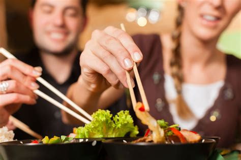 Losing weight can improve your health in numerous ways, but sometimes, even your best diet and exercise efforts may not be enough to reach the results you're looking for. WatchFit - How to deal with dining out on a plant based diet