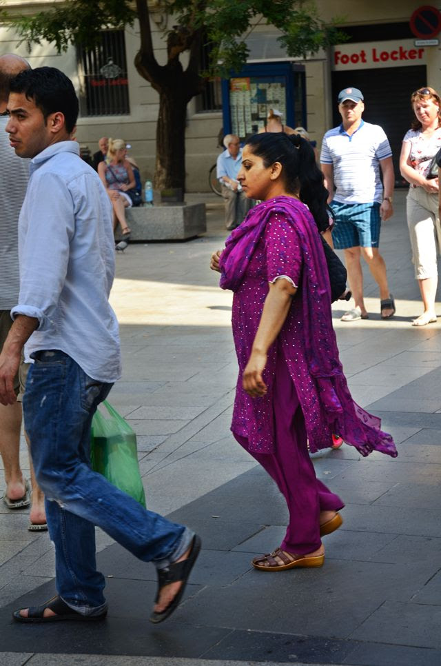 Purple ethnic dress, Portal del Angel,Barcelona, Spain [enlarge]