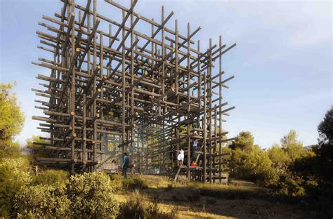Can be altered when closed off from the open plan house with white curtains. Solo House / Sou Fujimoto | ideasgn