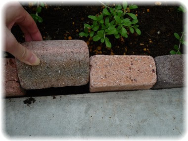 お庭をちょっぴりdiy 山の上に小さな家を建てました