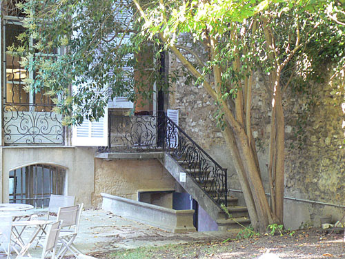 petit escalier latéral.jpg