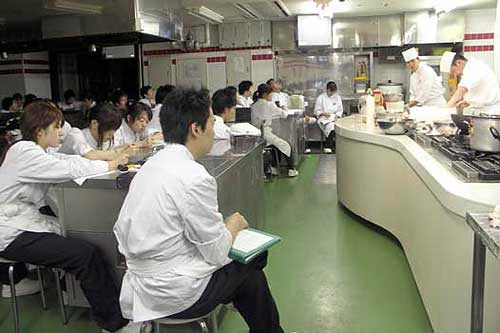社会人の方へ 華調理製菓専門学校