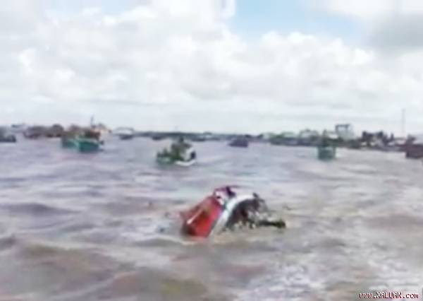  Tàu bị chìm trong Lễ hội Nghinh Ông vào ngày 6/4 ở Bạc Liêu.