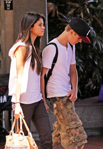 selena gomez justin bieber hawaii pics. justin bieber and selena gomez