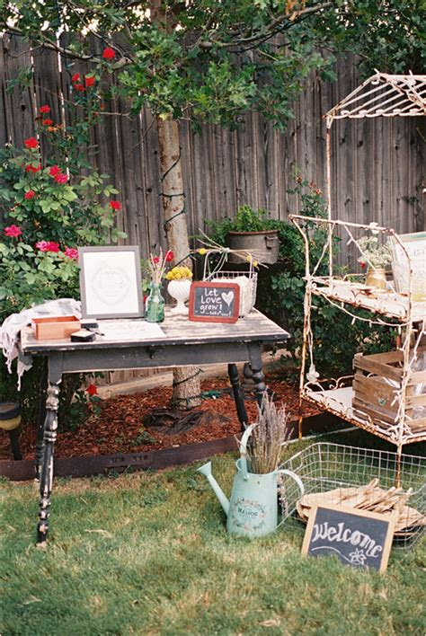 Turn shower time into a luxurious experience that lasts with olay fresh outlast cooling white strawberry & mint body wash. Elegant Outdoor Couple Bridal Shower - Bridal Shower Ideas