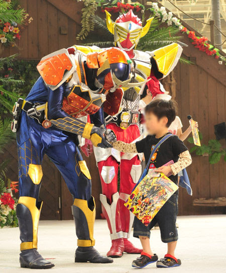 Gw後半5 3 6 仮面ライダー鎧武 ガイム キャラクターショー スパリゾートハワイアンズ ブログ
