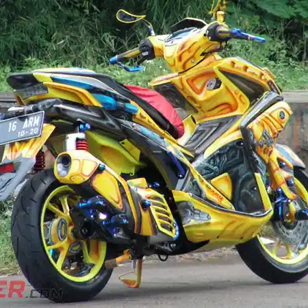 Modifikasi Yamaha Aerox 155 VVA 2017 Praktis Jadi Bumble Bee Modifikasi Yamaha Aerox 155 VVA 2017 Praktis Jadi Bumble Bee