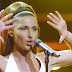 Ελενα Παπαρίζου / Παπαρίζου / Elena Paparizoy Ti Symbainei Sth Glykia ... : Δεν φαντάζεστε πού θα τη δούμε να τραγουδά!