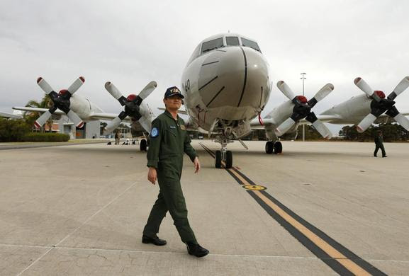 Japan's Maritime Self-Defence Force Commander Hidetsugu Iwamasa is pictured in front of one of their P-3C Orion aircraft currently at RAAF Base Pearce near Perth, April 4, 2014. REUTERS-Jason Reed