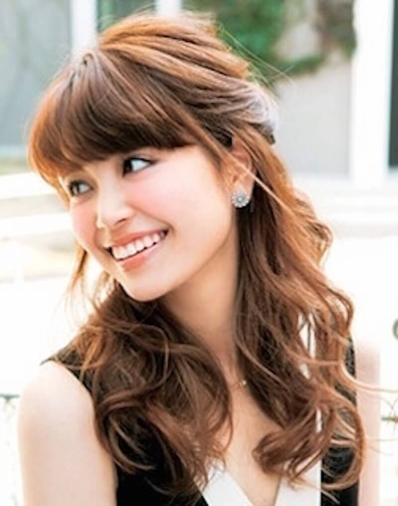 卒業式で母親のロングの髪型21 ヘアアレンジも紹介 春夏秋冬トレンド情報ピポパ発信局