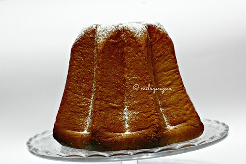 Pandoro con lievito di birra o con lievito naturale secco