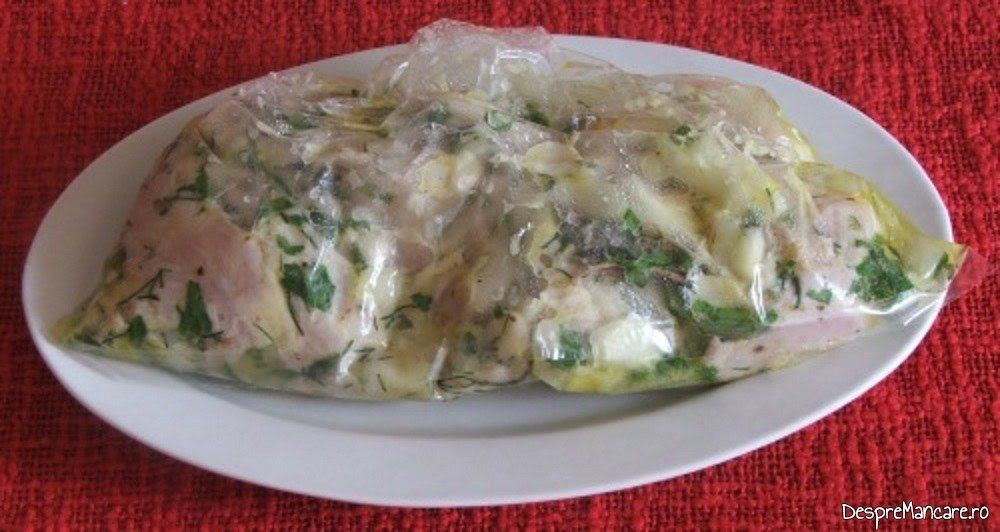 Piept De Gaina De Curte Macerat Cu Legume La Gratar
