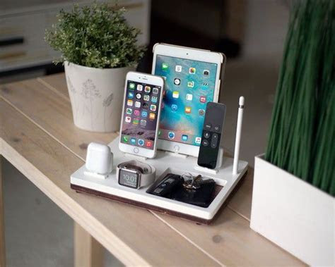 · the apple watch comes with a magnetic charging . Pin auf Kaufen