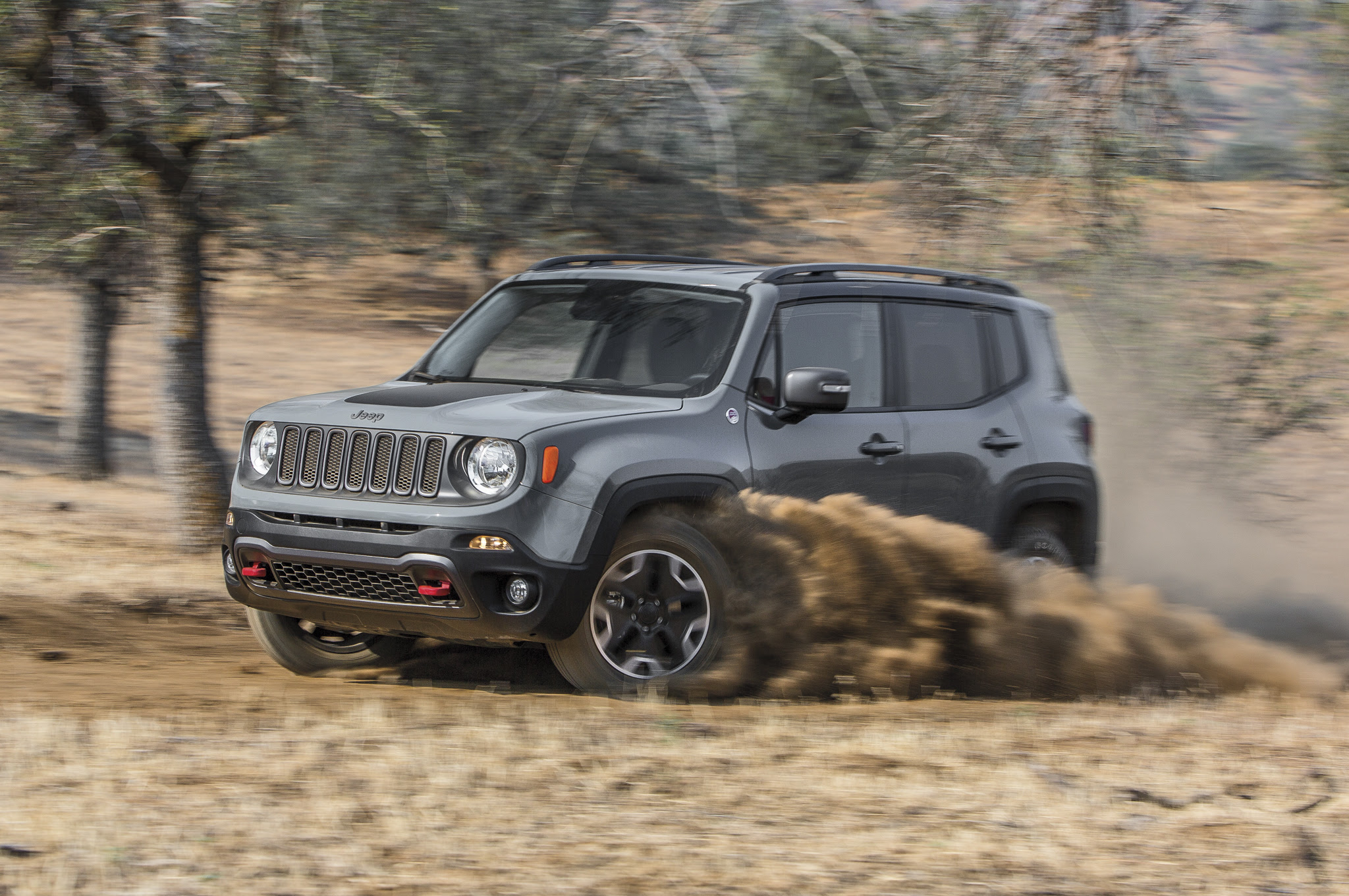 2015 Jeep Renegade Trailhawk 4x4 front three quarter