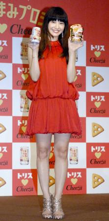吉高由里子が太鼓判 トリスハイボール用チーザ トリス用チーザ発表会に登場した吉高由里子 １０日 東京都内 四国新聞社