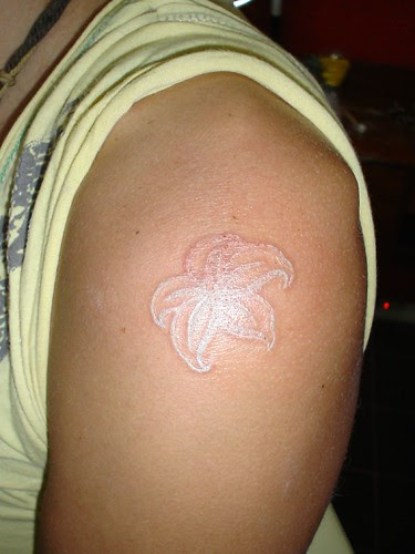 white flower tattoo (Dejavu Tattoo Studio Chiangmai Thailand) by augrust