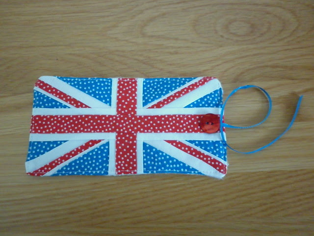 Union flag thread catcher