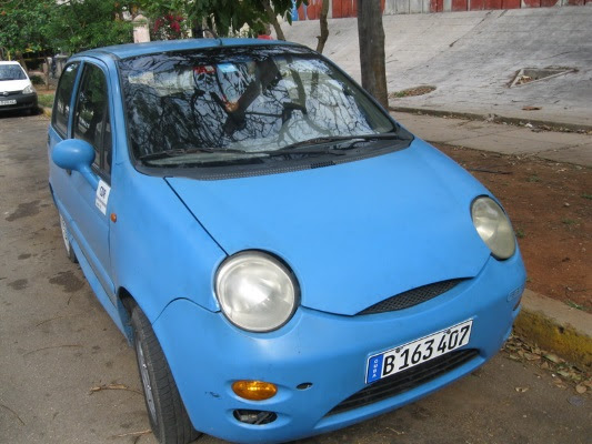 Auto de los CDR Dirección Nacional, chapa estatal (foto del autor)