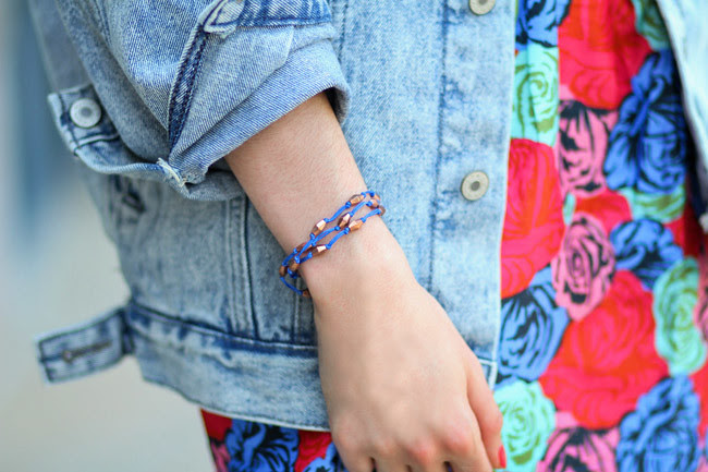 Chuck Taylor Converse, Motel Rosie Skirt, Eighties Denim Jacket, Neon Fashion, Ray Ban Wayfafer