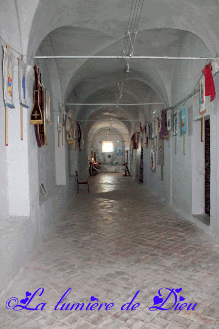 La Madone d'Utelle, le cloître de la chapelle