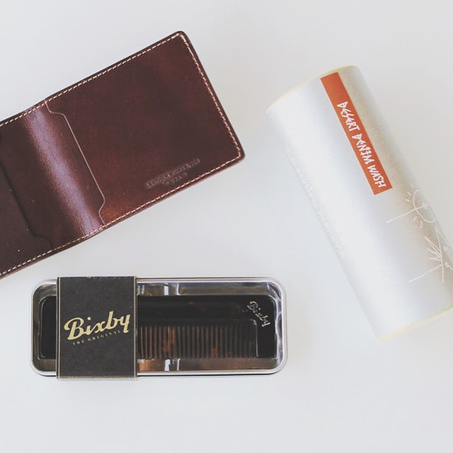 Fathers Day Gift Idea for the well-coiffed, raw denim wearing dads out there. @leatherworksmn wallet, @bixbytheoriginal comb, @juniperridge Desert & Denim spray.