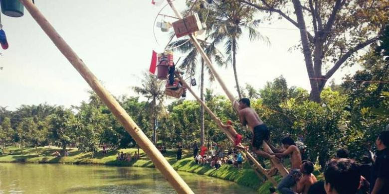 Yuk Ikut Lomba Panjat Pinang di Ancol - Kompas.com