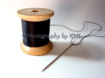 a needle and spool of thread