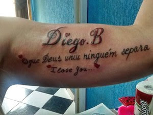 Suspeita de agressões fez tatuagem em homenagem a namorado (Foto: Reprodução/ Facebook)