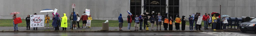 Panorama of pro/anti health care protesters @ Carol Shea-Porter Town Hall