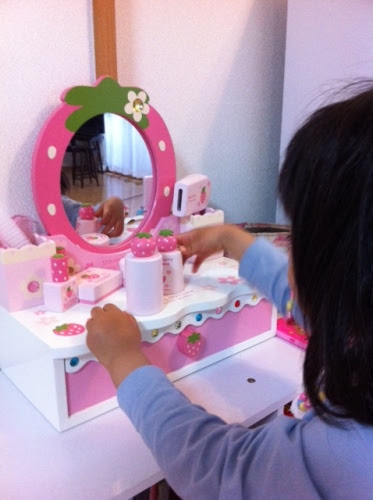 ３歳の女子の誕生日 ドレッサーがヒット 優柔不断な主婦 きゃっとさんの苦悩の買い物日記 楽天ブログ