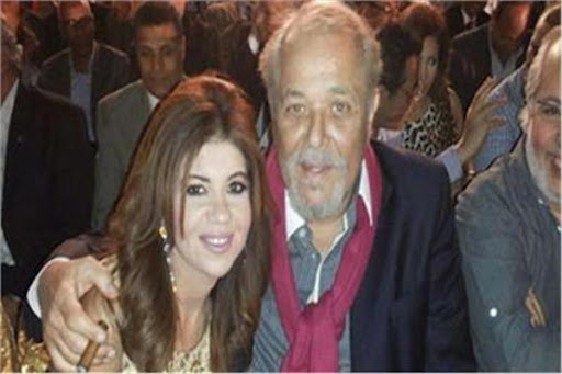 بوسي شلبي ومحمود عبد العزيز - بوسى شلبى تحتضن زوجها الراحل محمود عبد العزيز بعد وصول متابعيها لمليون اليوم السابع