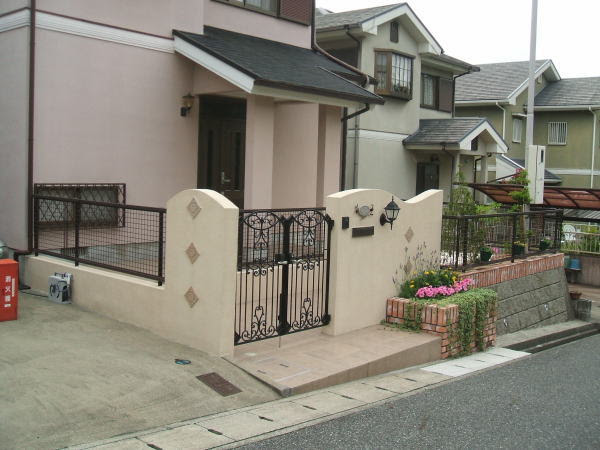 北側玄関を明るく魅せる門廻りリフォーム No 012 ガーデンスタジオ いろ葉 外構工事 お庭工事 エクステリア ガーデンリフォームなら三田市の株式会社 彩葉へ