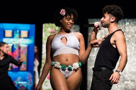 Zach Matari foi o responsável pela música