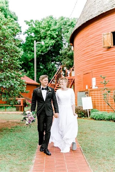 Arcadia Round Barn Wedding: Interior Decorator'S Design Approach